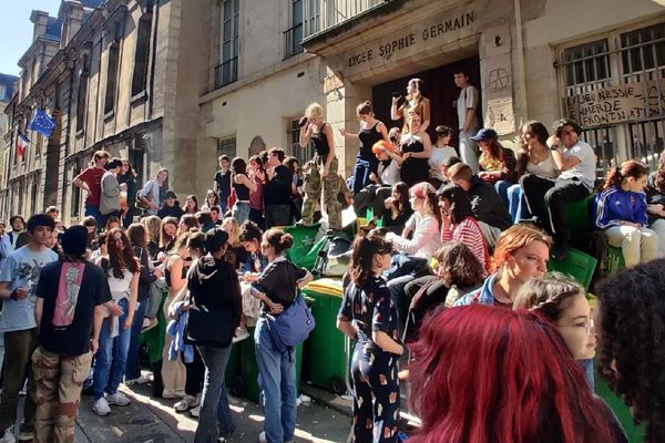 Le blocage du lycée Sophie-Germain, ce vendredi matin.