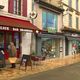 Bars, cafés, restaurants, commerces divers, une vraie vie dynamique dans ce petit village de Dordogne