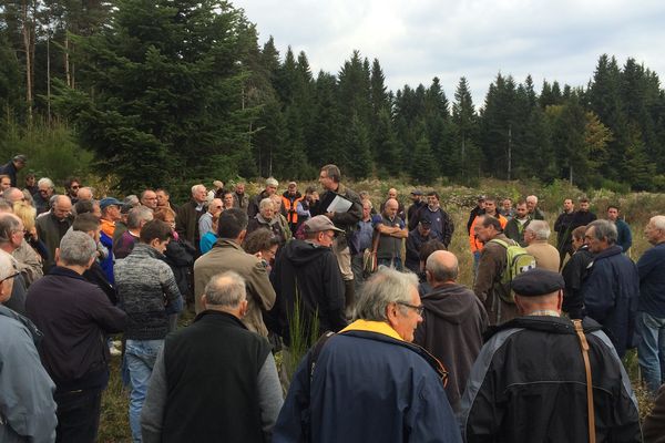 Les exploitants forestiers privés du Puy-de-Dôme, se sont réunis à Saint-Alyre-d'Arlanc (63) pour échanger sur le thème : "la forêt face aux tempêtes et aux vents violents".