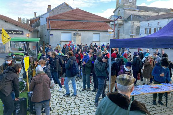 Samedi 23 octobre. Manifestation à l'occasion de la fin de l'enquête d'utilité publique sur le projet Cigéo d'enfouissement des déchets nucléaires à Bure.