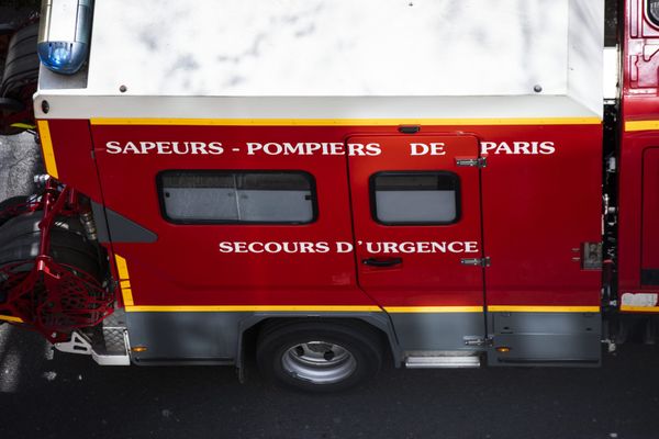 Le pompier luttait "contre un feu de plusieurs véhicules dans un parking souterrain" (illustration).