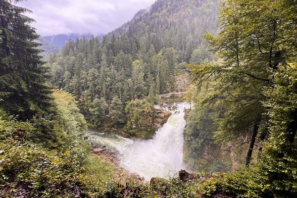 Le débit du Saut du Doubs est monté ces derniers jours à 30 m3/s ces derniers jours !