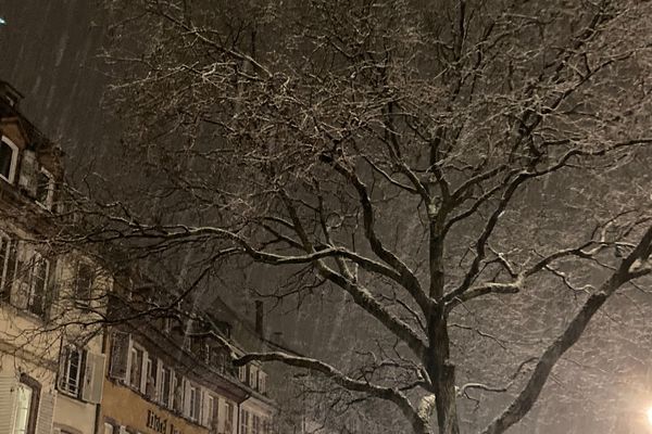 Strasbourg sous la neige dans la nuit du 8 au 9 avril 2022.