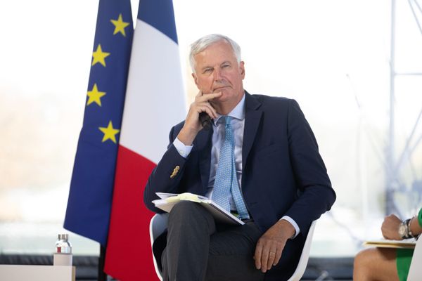 Michel Barnier (LR), ancien ministre, ancien commissaire européen est nommé Premier ministre. Il devient le chef de gouvernement le plus âgé succédant au plus jeune de la Vème république.