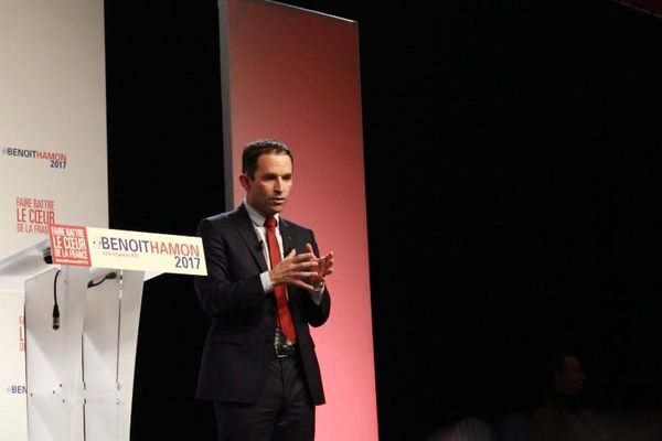 Benoît Hamon a réuni 2500 personnes au Palais Saint-Sauveur de Lille. 