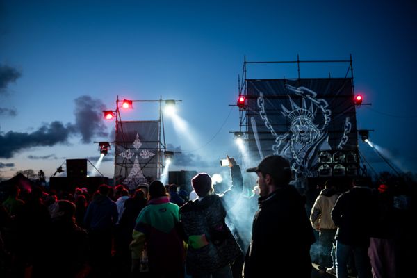 Les événements festifs à caractère musical non autorisé par les préfectures sont interdits par arrêté dans le Finistère, en Ille-et-Vilaine et dans le Morbihan, au moins jusqu'au 1er juillet.