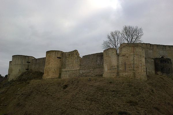 Un VENDREDI très nuageux sur le Château de Falaise (14).