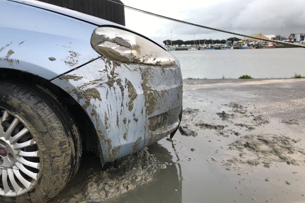 Une femme de 55 ans se trouvait dans le véhicule tombé dans le bassin de Saint-Nazaire.