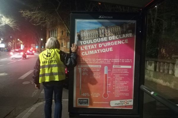 Les militants d'ANV-COP21 ont agi dans la nuit de samedi à dimanche.