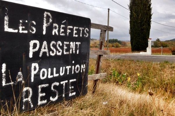 Conques-sur-Orbiel (11) : les maraîchers sont en colère à cause de l'interdiction préfectorale de vente des légumes - octobre 2015.