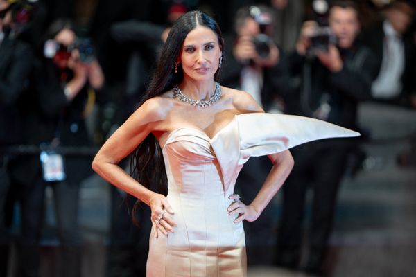 Demi Moore sur le tapis rouge pour la montée des marches de "The Substance"