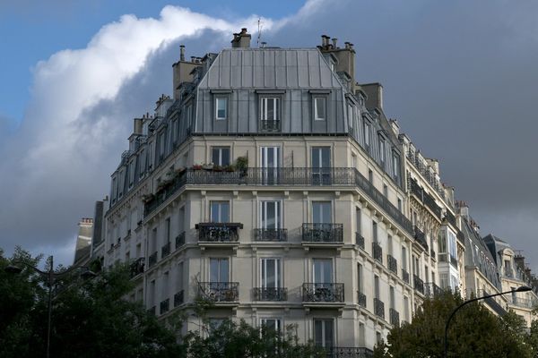 Paris compte un important nombre de logements classés G ou F du fait de l'ancienneté de son parc de logements.