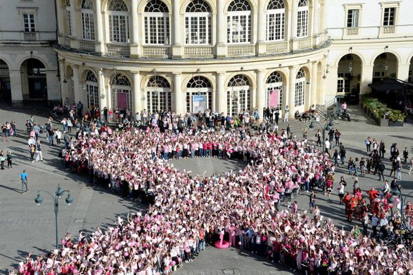  Illustration. Le 13/10/2018, La neuvième marche rose Colombia pour la prévention et le dépistage du cancer du sein à Rennes.