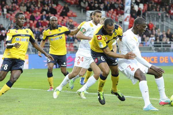 Cédric Kante (Sochaux) et Jonathan Ayite (Brest)