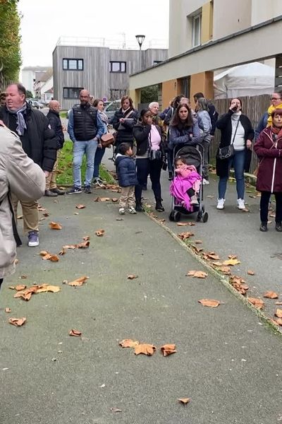 Les élus et les habitants arpentent le quartier afin de signaler notamment ce qui pourrait y être amélioré.