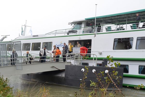 Les passagers qui avaient été trandsbordés sur un autre bateau ont été débarqués en fin de matinée