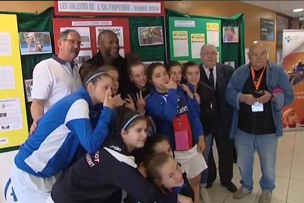 Les joueuses de Futsal ne se sont pas fait prier pour poser à côté de Wiliiam Gallas