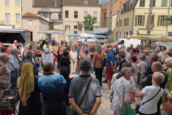 Un rassemblement en hommage à Numan, décédé le samedi 3 août.