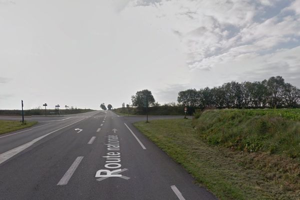 Un Belge de 23 ans a été retrouvé sur le bord de la route à Baralle, dévêtu, ligoté et bâillonné.
