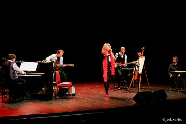 Jacky Delance, Philippe Hervouët, Ana-Maria Bell, Pascal Sarton et Philippe Pouzet, les artistes de "Scènes de la vie de Bohème" sur scène