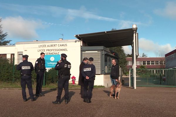 3 janvier 2023 le service de recherche d'explosifs est déployé dans le lycée Camus Sermenaz de Rilleux-la-Pape