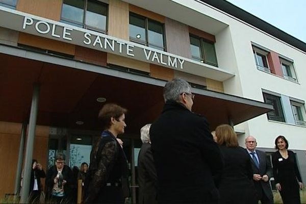 Inauguration du Pôle Santé Valmy qui regroupe les Soins de suite et de rééducation (SSR) et la résidence pour personnes âgées "Les hortensias" au 27 avenue Françoise Giroud.