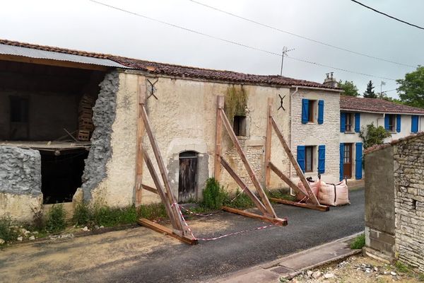 De nombreuses habitations de La Laigne ne sont toujours pas habitables.