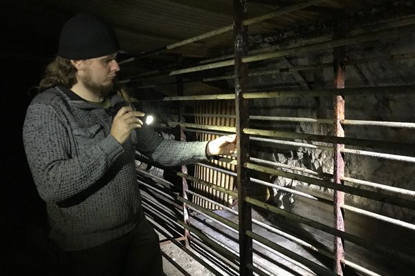 Le Youtubeur Max Von Croft, spécialisé dans l'urbex, fait découvrir les tréfonds du château d'Annecy dans une vidéo.