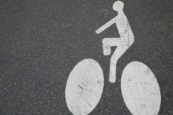 L'axe est-ouest du Réseau express vélo (REVe) s’inscrit dans le cadre du Plan vélo, voté en 2015 par le Conseil de Paris. 