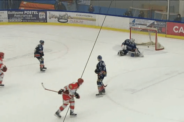 Cholet l'a emporté sur le score de 2-5 mardi soir face aux Drakkars à Caen.