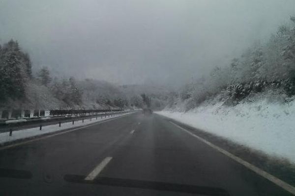 La neige ce matin, sur l'A89.