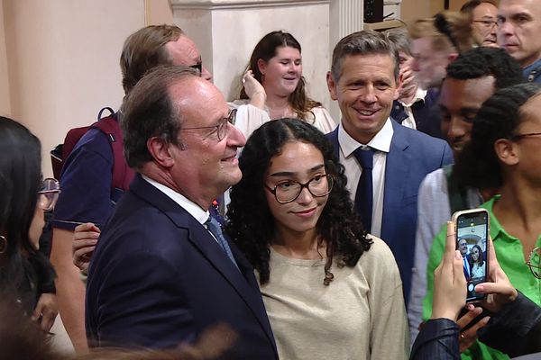 François Holland, ancienne président de la République et aujourd'hui député de Corrèze est venu à al rencontre des élèves de lycée Lapérouse d'Albi dans le cadre d'un hommage à Jean Jaurès.