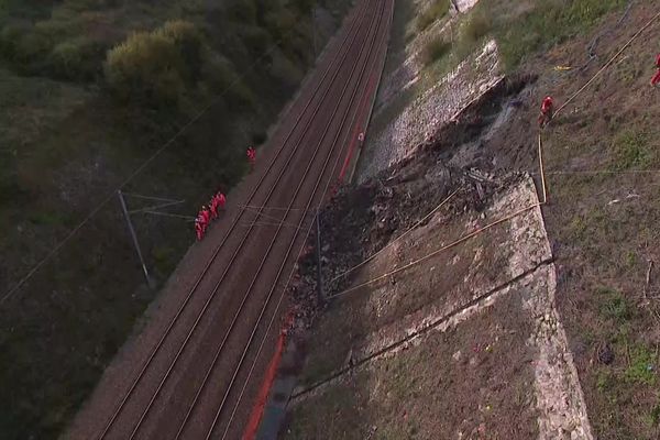 Depuis le 21 novembre, suite à l'affaissement du talus, aucun train ne circule entre Calais et Boulogne dans les deux sens.