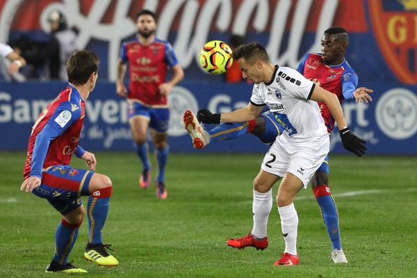 Niort s'est imposé 1-0 à la 93e sur la pelouse d'Ajaccio 