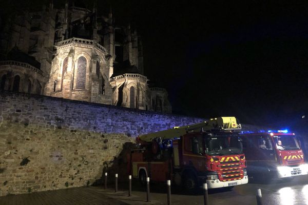 Un important dispositif de pompiers a été déployé jeudi 10 décembre à la cathédrale Saint-Julien du Mans pour une odeur de fumée suspecte