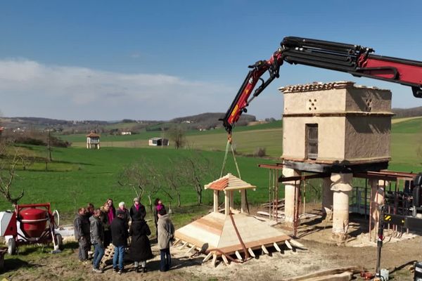 "Ô la belle vie" s'intéresse au patrimoine du vignoble de Gaillac. A Cadalen, le chantier de restauration du pigeonnier de Jean-Marie est en cours. Il date du XVIIIème siècle. Appartenant à sa famille depuis des générations, il a pour lui une valeur sentimentale.