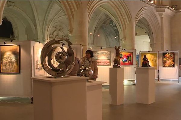 L'église St-Sauveur de Caen accueille une partie du 91ème salon des artistes en Normandie.