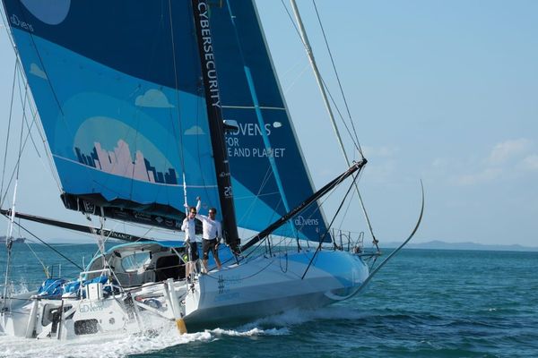 Thomas Ruyant et Antoine Koch à leur arrivée à Salvador de Bahia (brésil).