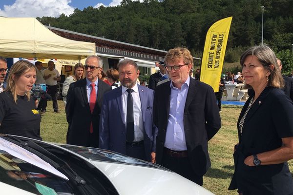 De gauche à droite, Frédéric Périssat préfet de la Dordogne, Michel Delpont député de la 2ᵉ circonscription de la Dordogne, Marcs Fesneau ministre chargé des relations avec le parlement et Jacqueline Dubois députée de la 4ᵉ circonscription de la Dordogne. 