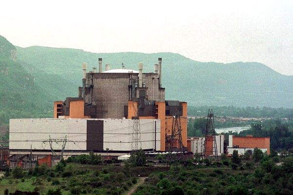 Vue de la centrale nucléaire de Creys-Malville (Isère) en mai 2001.