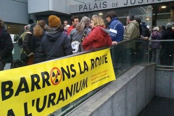 Le collectif stop à l'uranium soutient la militante convoquée au tribunal de Narbonne