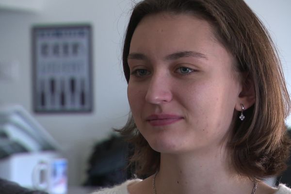 Clémence, le premier bébé français né en l'an 2000 vit toujours en Savoie. Elle est étudiante en biologie.