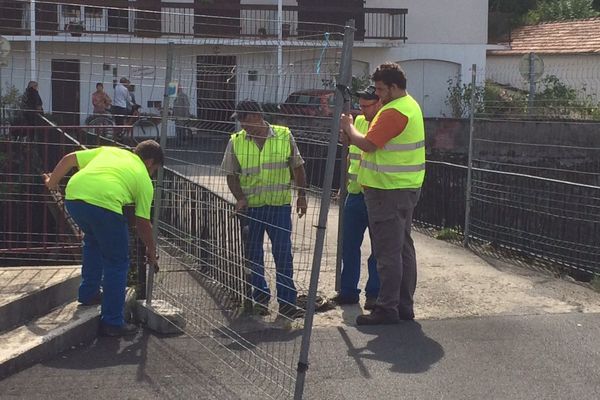 Mise en place des dispositifs destinés à protéger le festival de théâtre de rue d'Aurillac