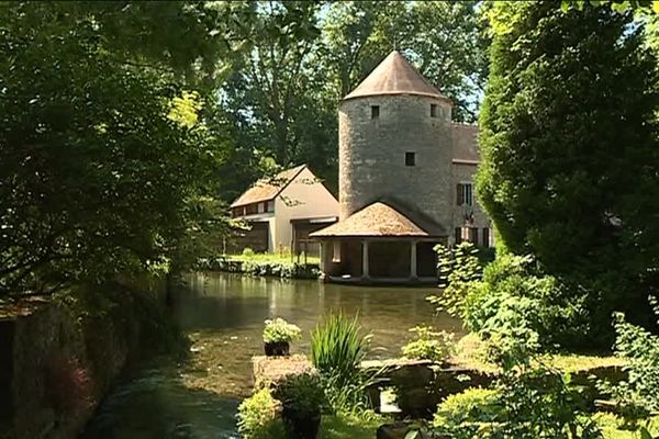 10e village préféré des français, Bèze lance son festival de l'érotisme et dévoile ses lieux cachés et insolites, parfaits à visiter dans l'été.