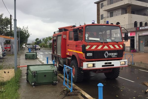 29/10/2018 - Un violent coup de vent a touché la commune d'Aleria (Haute-Corse) occasionnant des dégâts matériels. 