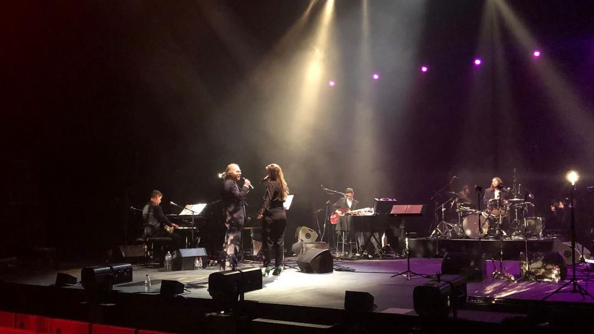 Poitiers Barbara Carlotti Chante Christophe Avec Malik Djoudi Juliette Armanet Et Philippe Katerine Pour Arte Concert