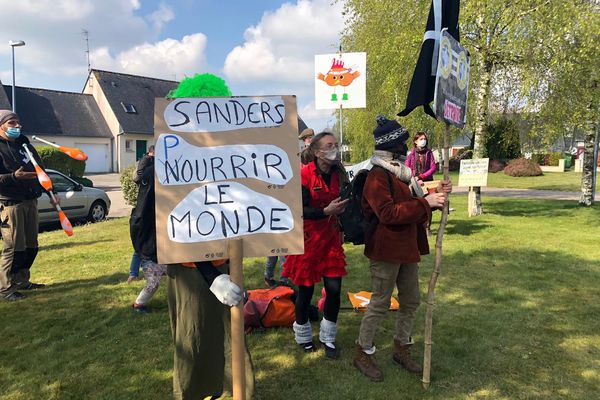 La mobilisation a été accompagnée de slogans pour la défense de la terre.