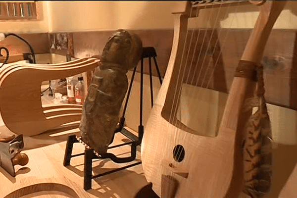 Les Lyres gauloises de Julian Cuvilliez luthier en Bretagne