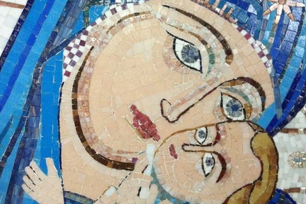 La mosaïque de la "Vierge et l'Enfant" retirée de la maison de retraite publique de Scaer