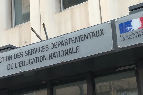 En l'espace de quelques jours, plusieurs professeurs contractuels des Bouches-du-Rhône ont appris qu'ils n'allaient pas être reconduits d'ici la fin de l'année dans leurs établissements.